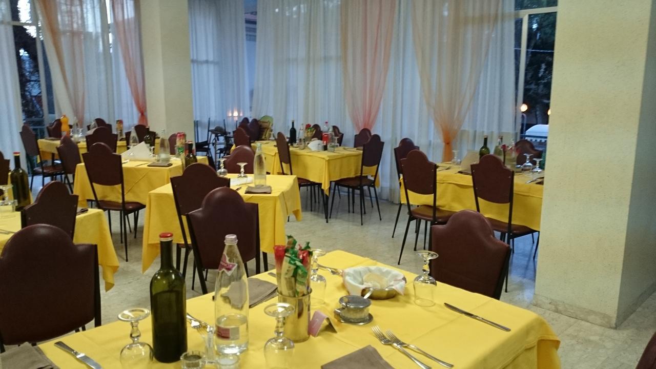 Hotel Savini Rimini Exterior photo